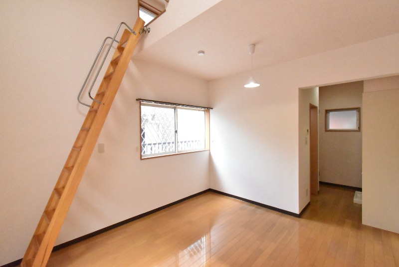 ��ʌ�����s�˒˓��Q���ڂ̃A�p�[�g�̋��ԁE���r���O