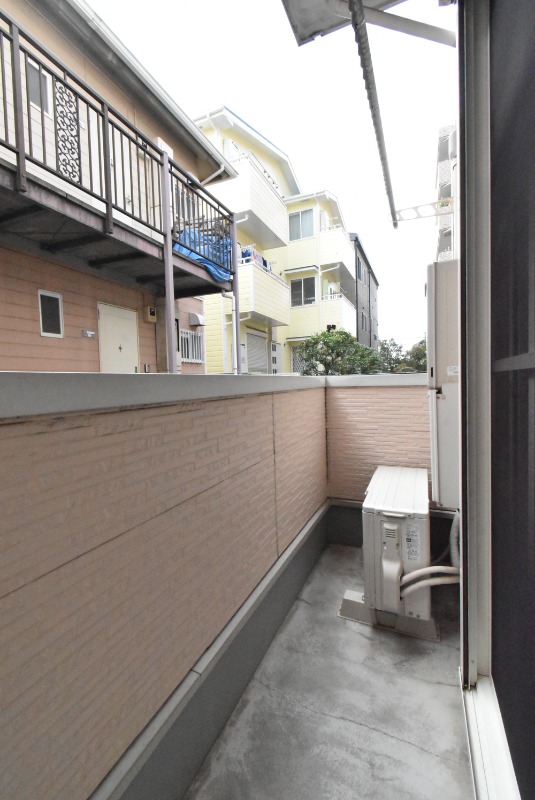 ��ʌ�����s�˒˓��Q���ڂ̃A�p�[�g�̃o���R�j�[