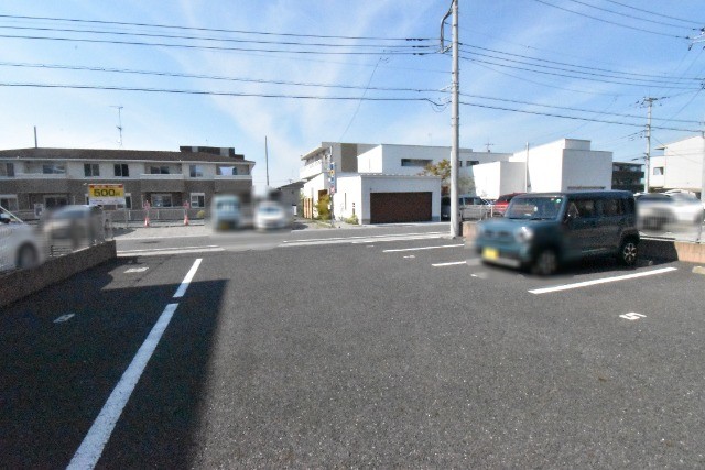 ��ʌ��z�J�s���C�N�^�E���Q���ڂ̃A�p�[�g�̒��ԏ�