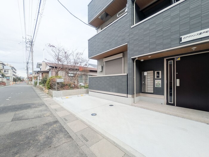 ��ʌ��z�J�s�o�˒��̃A�p�[�g�̒��ԏ�