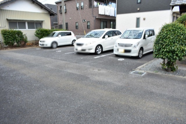 ��ʌ��������܎s�k�捡�H���̃A�p�[�g�̒��ԏ�