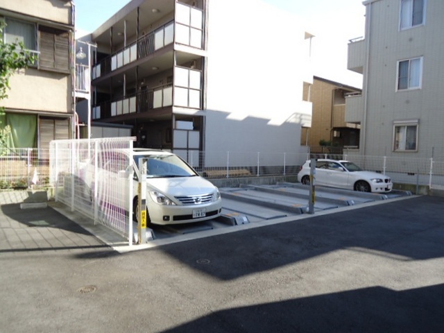 ��ʌ��������܎s��{��g�~���R���ڂ̃}���V�����̒��ԏ�