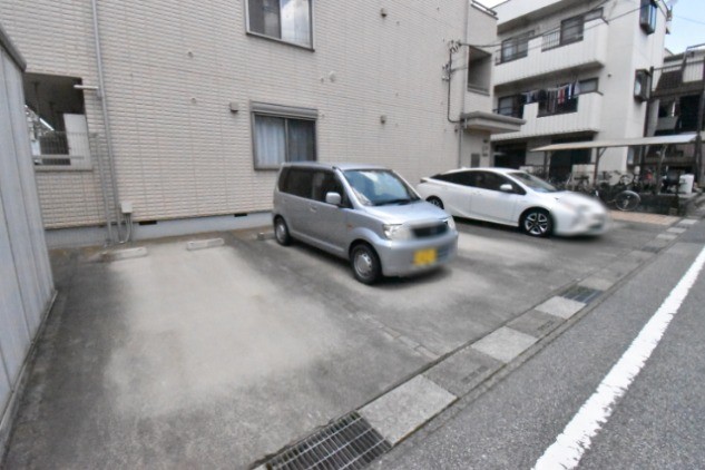 ��ʌ�����s������S���ڂ̃}���V�����̒��ԏ�