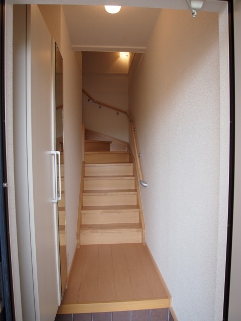 ��ʌ��k�����S�ɓޒ������j�S���ڂ̃A�p�[�g�̌���