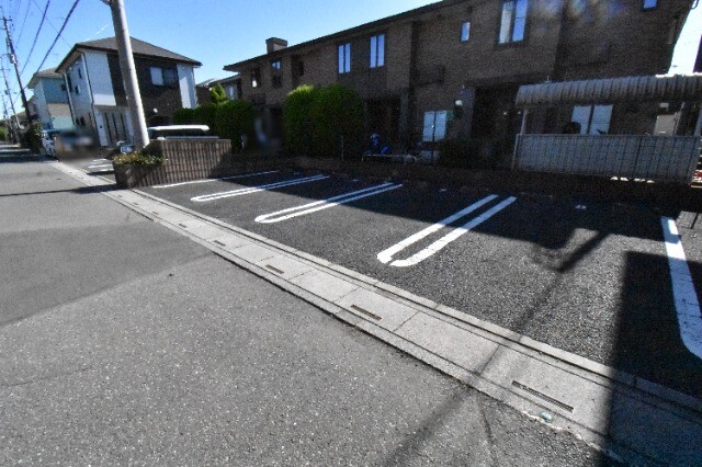 ��ʌ��k�����S�ɓޒ������j�S���ڂ̃A�p�[�g�̒��ԏ�