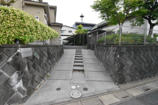 ��ʌ�����s�˒˂P���ڂ̃A�p�[�g�̃G���g�����X