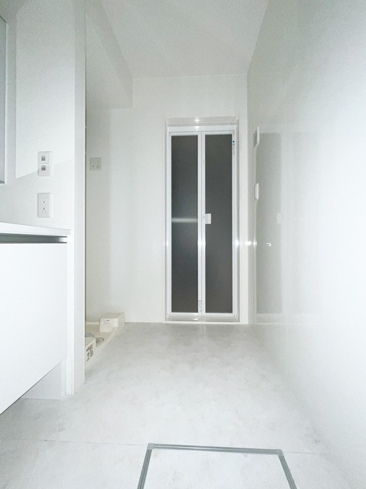 ��ʌ��z�J�s�����c���̃A�p�[�g�̐��ʏ�