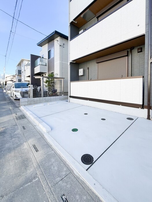 ��ʌ��z�J�s�����c���̃A�p�[�g�̒��ԏ�