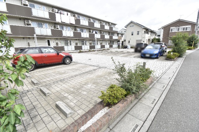 ��ʌ��������܎s���搼��{�P���ڂ̃A�p�[�g�̒��ԏ�