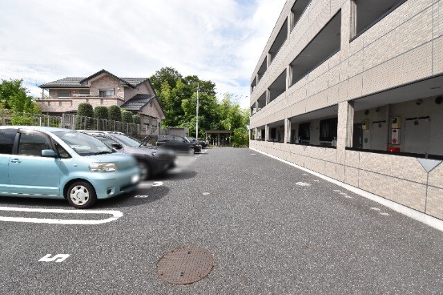 ��ʌ�����s�厚������̃}���V�����̒��ԏ�