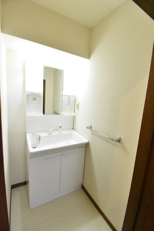 ��ʌ�����s�k����R���ڂ̃}���V�����̐��ʏ�