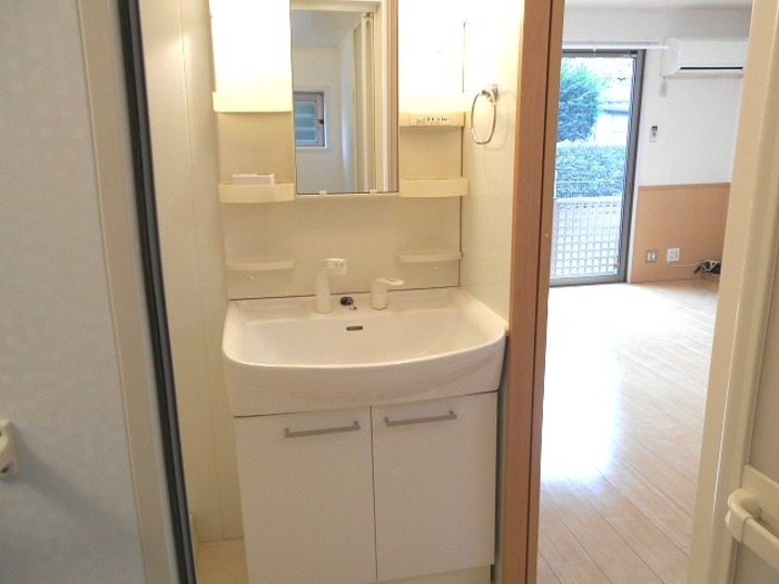 ��ʌ��������܎s�΋�厚�����̃e���X�n�E�X�̐��ʏ�