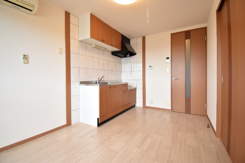 ��ʌ�����s�厚������̃}���V�����̋����E���r���O