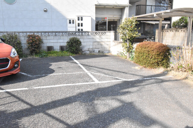 ��ʌ��������܎s��{��听���P���ڂ̃A�p�[�g�̒��ԏ�