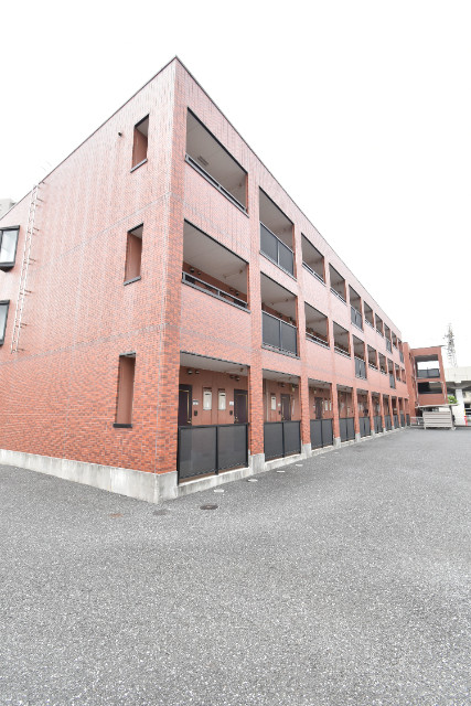 ��ʌ������s�h���R���ڂ̃}���V�����̌����O��