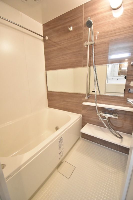 ��ʌ��������܎s��{��V�����Q���ڂ̃A�p�[�g�̃o�X