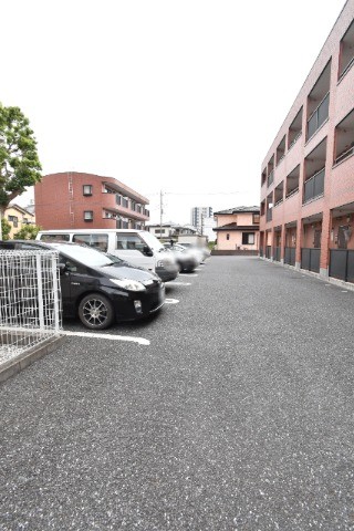 ��ʌ������s�h���R���ڂ̃}���V�����̒��ԏ�