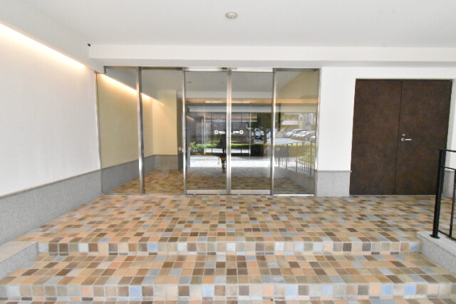 ��ʌ�����s�˒˓��P���ڂ̃}���V�����̃G���g�����X