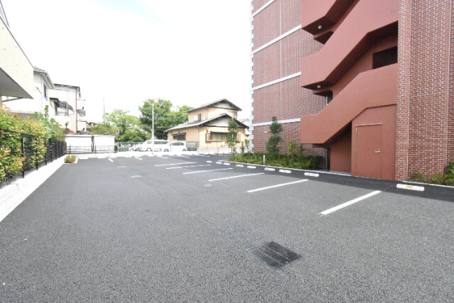 ��ʌ�����s�˒˓��P���ڂ̃}���V�����̒��ԏ�