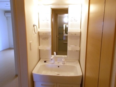 ��ʌ��k�����S�ɓޒ��w���S���ڂ̃A�p�[�g�̐��ʏ�