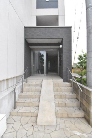 ��ʌ��������܎s�΋�厚���̃}���V�����̃G���g�����X