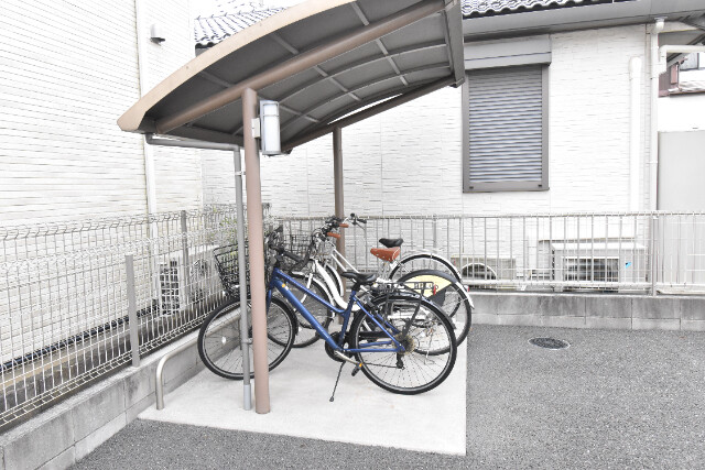 ��ʌ������s�������̃A�p�[�g�̂��̑�