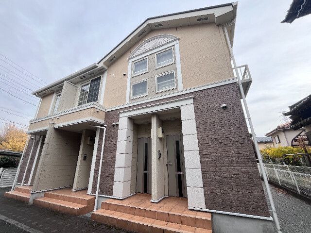 ��ʌ�����s�ܔԒ�13-5�̃A�p�[�g�̌����O��