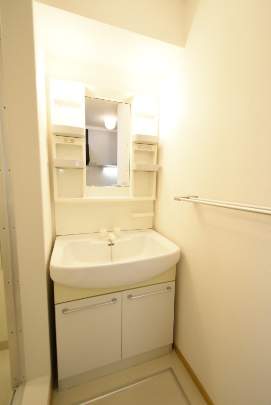 ��ʌ��@�c�s���U���ڂ̃A�p�[�g�̐��ʏ�