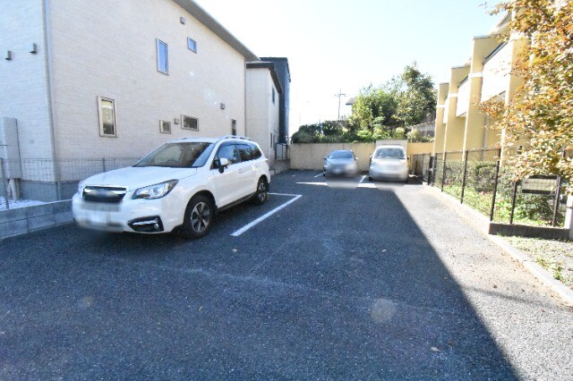 ��ʌ��@�c�s���U���ڂ̃A�p�[�g�̒��ԏ�