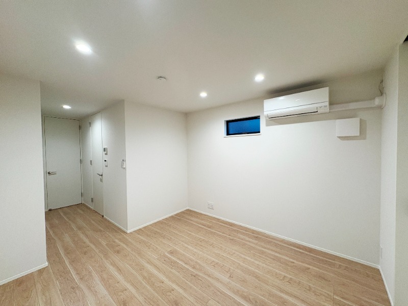 ��ʌ��@�c�s���R���ڂ̃A�p�[�g�̋����E���r���O