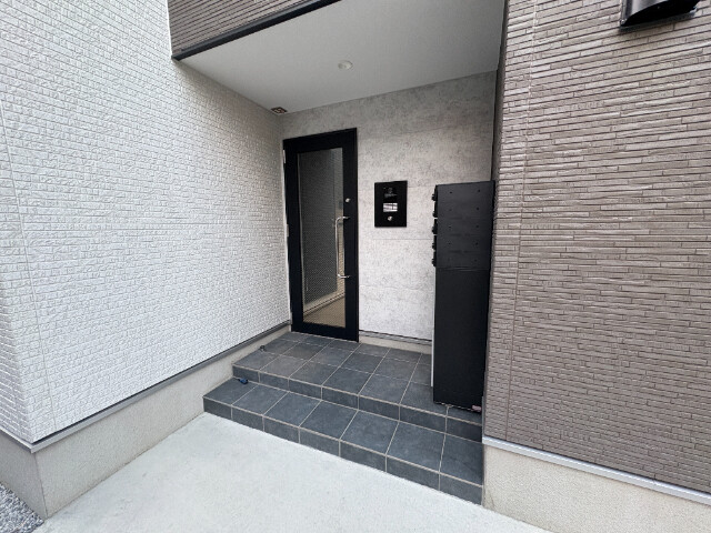 ��ʌ��@�c�s���R���ڂ̃A�p�[�g�̃G���g�����X