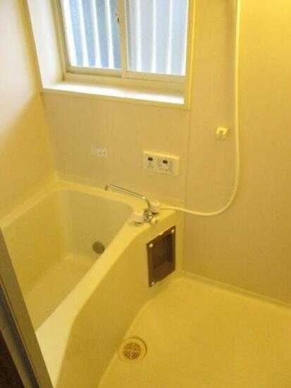 ��ʌ��������܎s�΋�厚���̃A�p�[�g�̃o�X