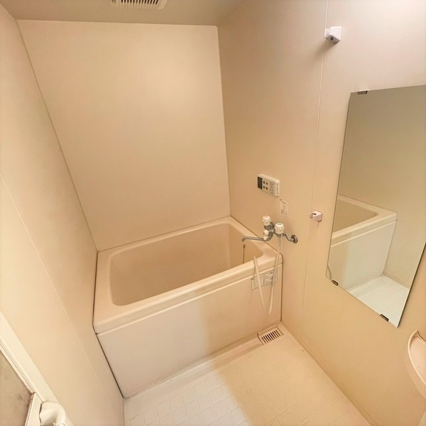 ��ʌ������s���]�R���ڂ̃}���V�����̃o�X