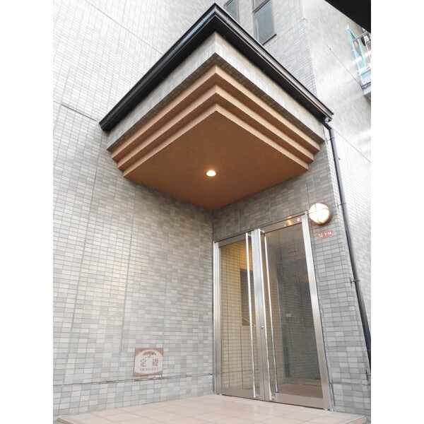 ��ʌ������s���]�R���ڂ̃}���V�����̌����O��