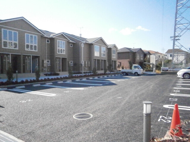 ��ʌ�����s�씵���J�V���ڂ̃A�p�[�g�̒��ԏ�