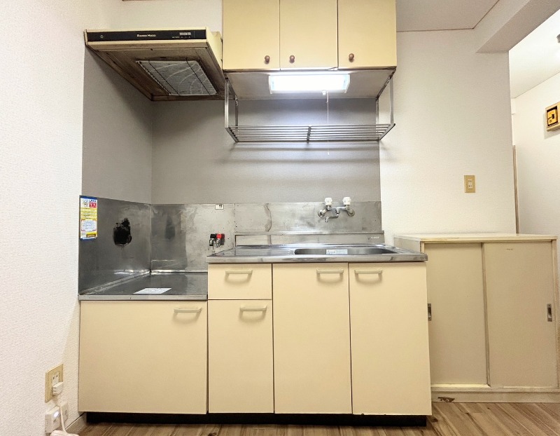 ��ʌ��������܎s�k����i���Q���ڂ̃A�p�[�g�̃L�b�`��