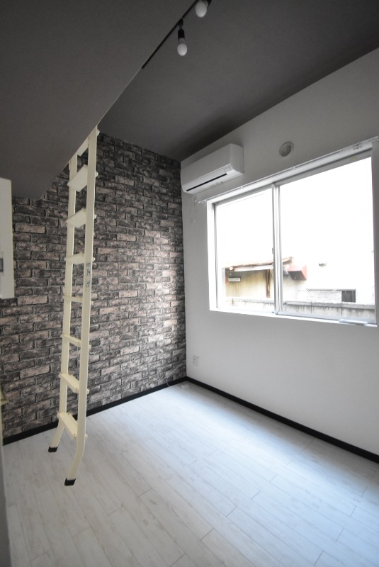 ��ʌ��������܎s��{��V�����Q���ڂ̃A�p�[�g�̋��ԁE���r���O