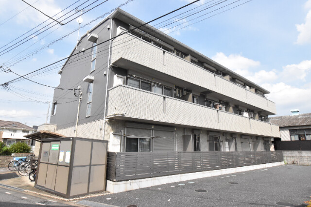 ��ʌ�����s�厚���s�̍��݂̃A�p�[�g�̌����O��