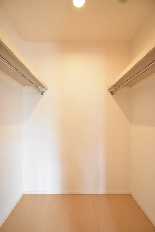 ��ʌ�����s�厚���s�̍��݂̃A�p�[�g�̎��[