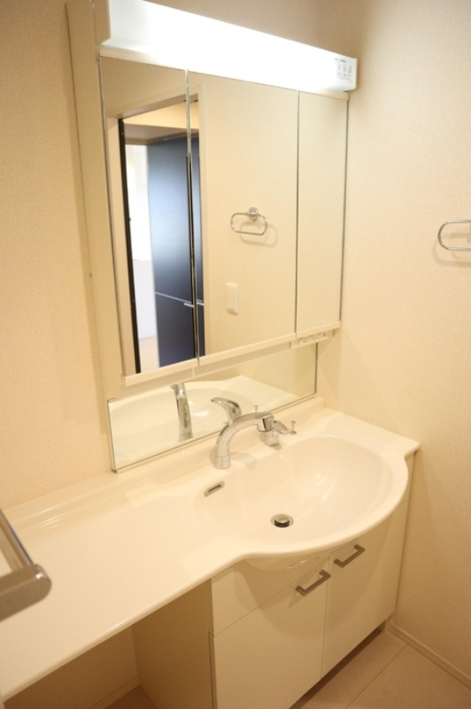 ��ʌ�����s�씵���J�V���ڂ̃A�p�[�g�̐��ʏ�