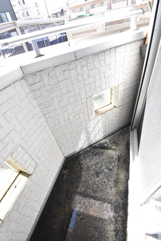 ��ʌ�����s������S���ڂ̃A�p�[�g�̃o���R�j�[