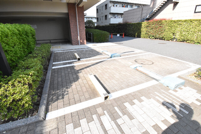 ��ʌ��z�J�s�厚�����̃}���V�����̒��ԏ�