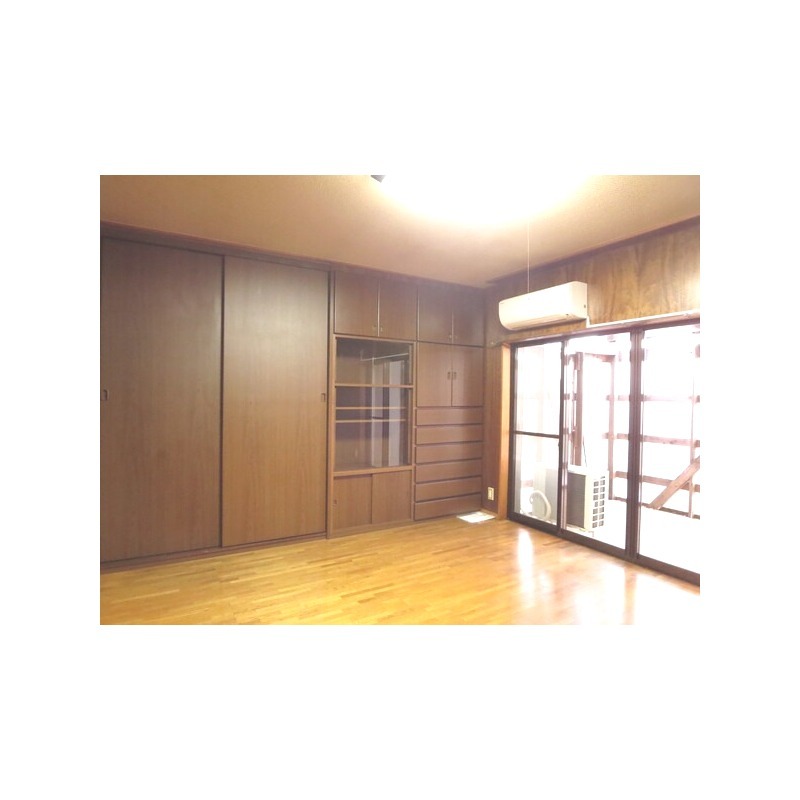 ��ʌ��������܎s�΋�厚���̃A�p�[�g�̎��[