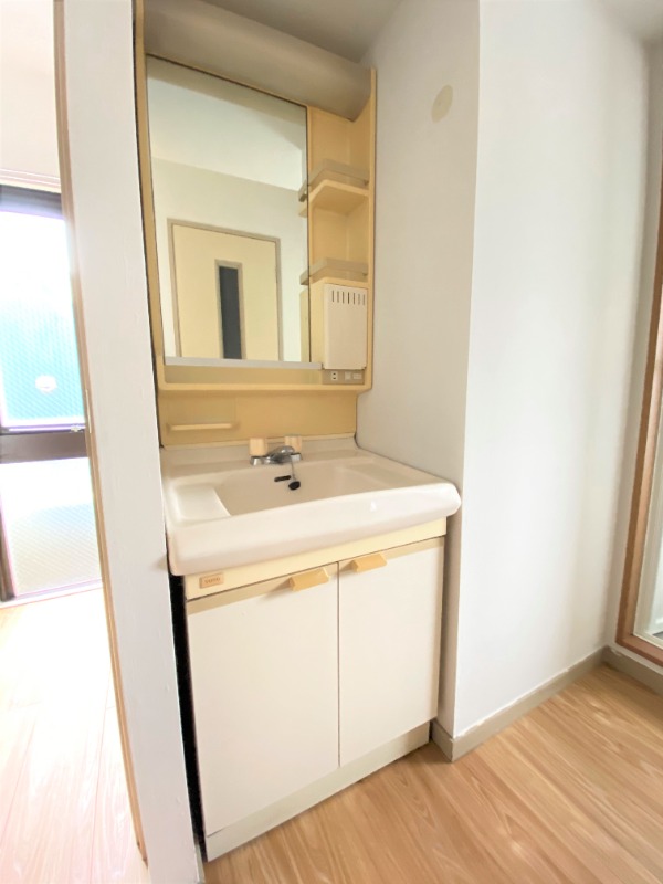 ��ʌ��������܎s�k��y�C���Q���ڂ̃}���V�����̐��ʏ�