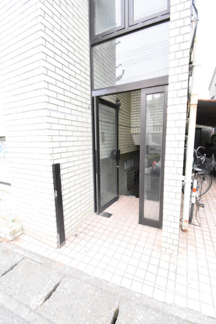 ��ʌ��������܎s�k��y�C���Q���ڂ̃}���V�����̃G���g�����X