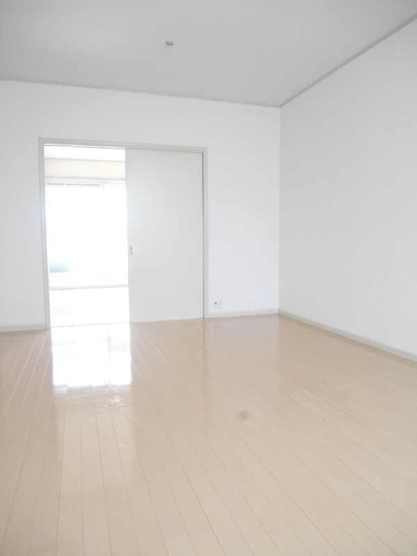 ��ʌ������s���P�O���ڂ̃A�p�[�g�̂��̑������E�X�y�[�X