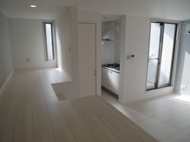 ��ʌ��������܎s�k����i���R���ڂ̃A�p�[�g�̋��ԁE���r���O