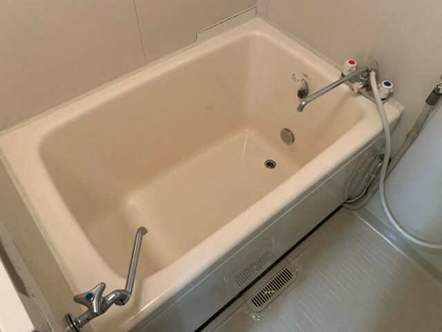 ��ʌ��������܎s�΋�厚�����̃A�p�[�g�̃o�X