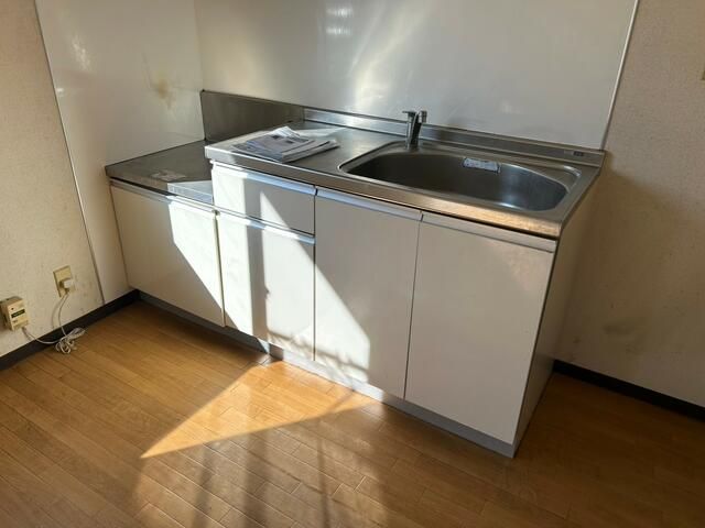 ��ʌ��������܎s�΋�厚�����̃A�p�[�g�̃L�b�`��