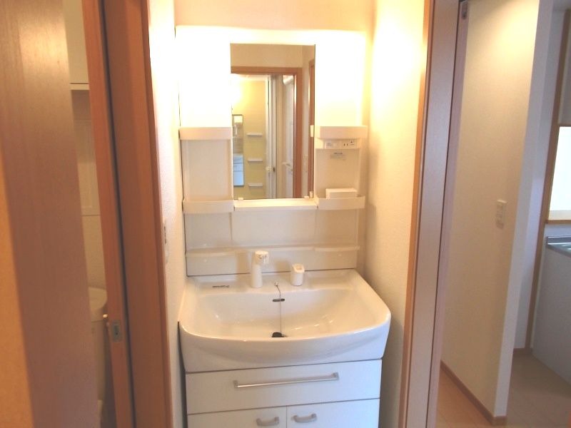 ��ʌ��k�����S�ɓޒ��厚�����̃A�p�[�g�̐��ʏ�